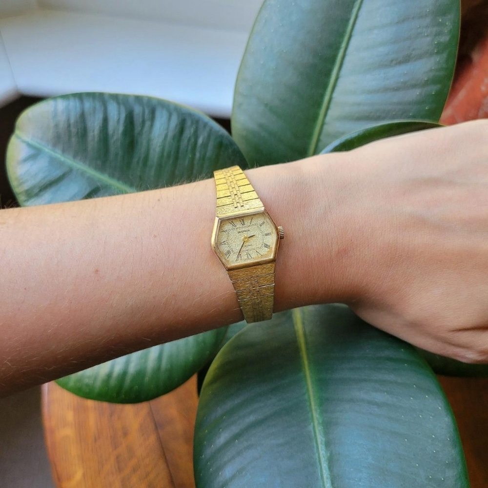 Vintage Dainty Gold Sekonda Watch